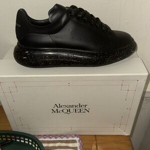 Alexander McQueen size 42/9